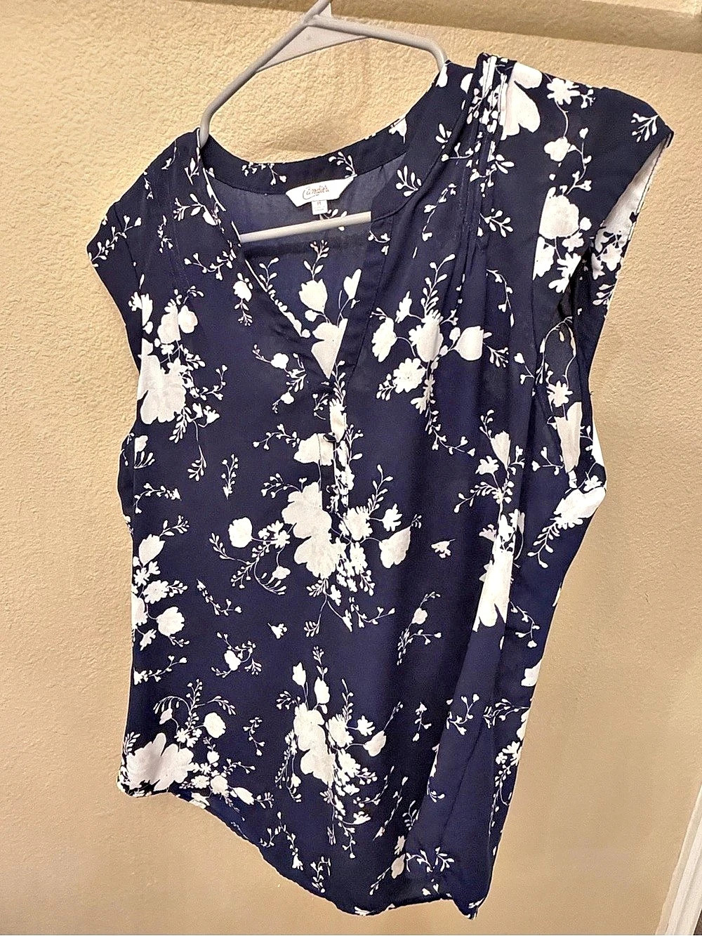 Candie's Floral Blouse in Blue & White Size Medium